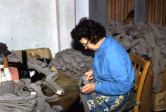 MarieH aux chaussettes. C'etaient de bonnes chaussettes de grand-mères indestructibles